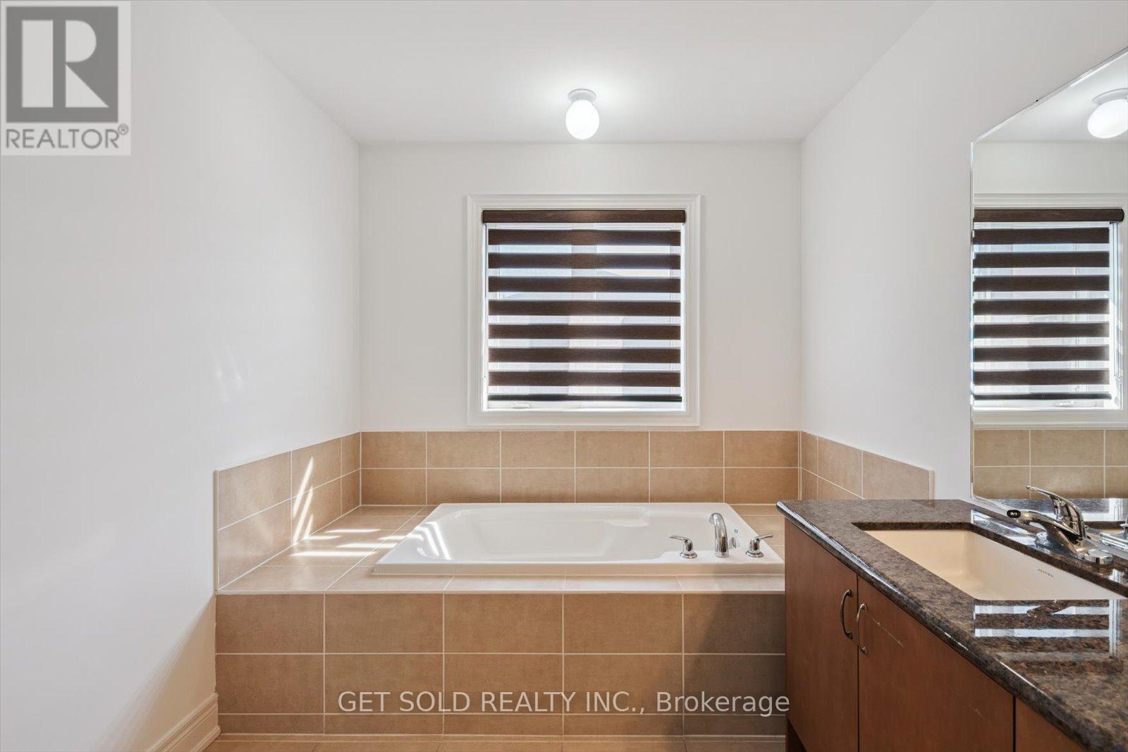 49 Blackberry Valley Crescent, Caledon, Ontario  L7C 2C7 - Photo 19 - W12321895