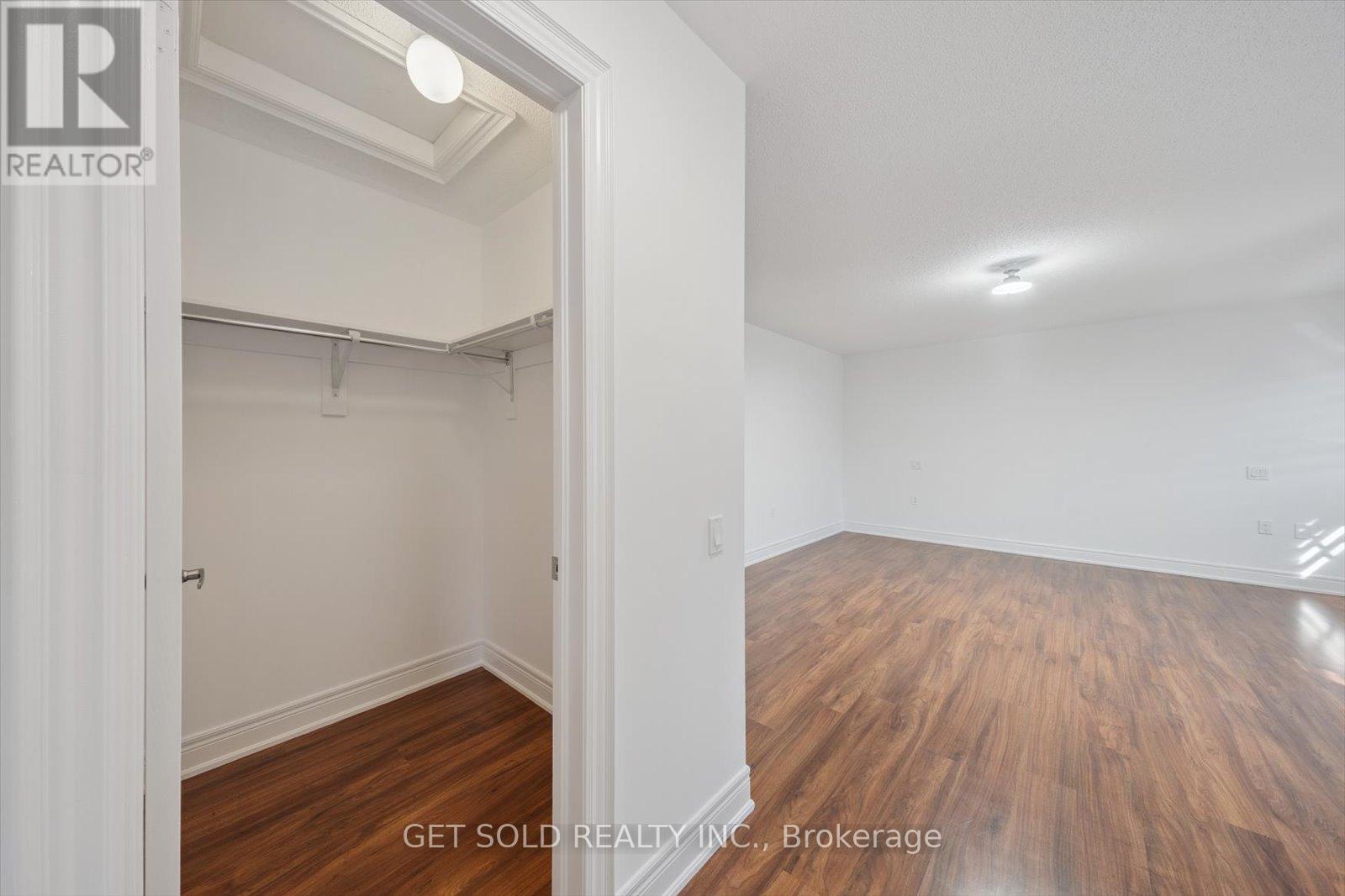 49 Blackberry Valley Crescent, Caledon, Ontario  L7C 2C7 - Photo 17 - W12321895