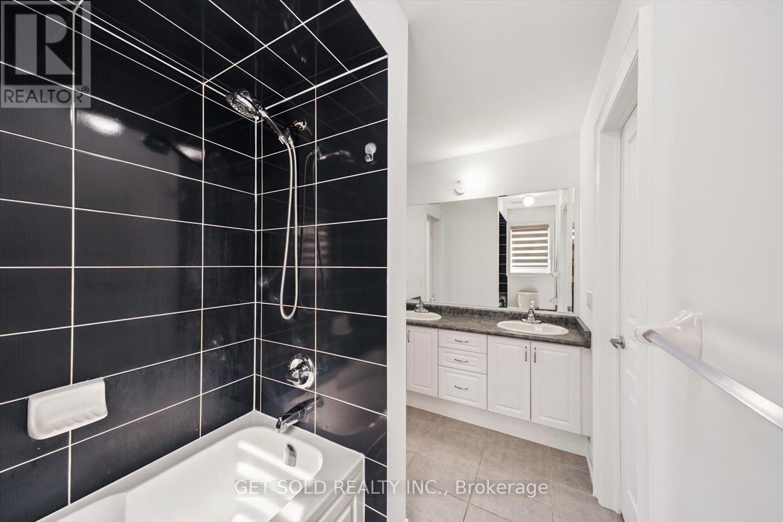 49 Blackberry Valley Crescent, Caledon, Ontario  L7C 2C7 - Photo 29 - W12321895