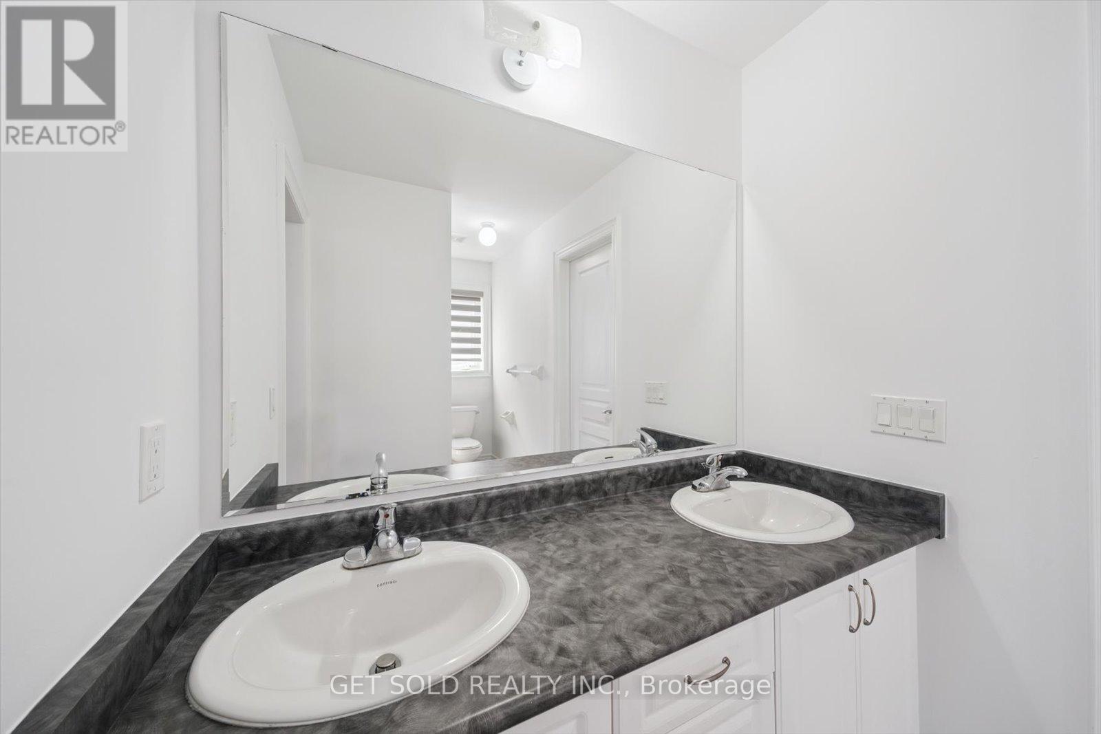 49 Blackberry Valley Crescent, Caledon, Ontario  L7C 2C7 - Photo 30 - W12321895