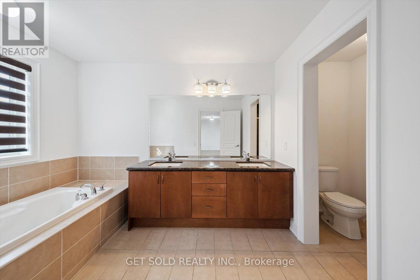 49 Blackberry Valley Crescent, Caledon, Ontario  L7C 2C7 - Photo 20 - W12321895