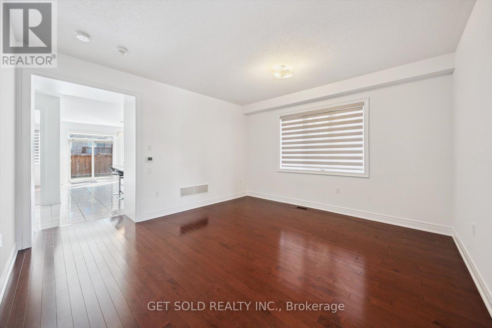 49 Blackberry Valley Crescent, Caledon, Ontario  L7C 2C7 - Photo 6 - W12321895