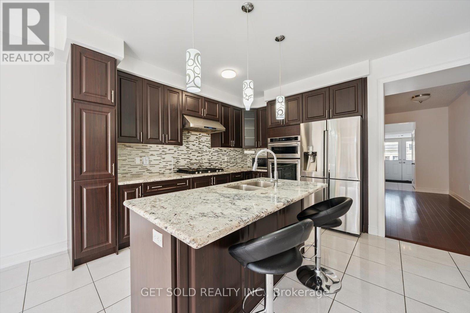 49 Blackberry Valley Crescent, Caledon, Ontario  L7C 2C7 - Photo 8 - W12321895