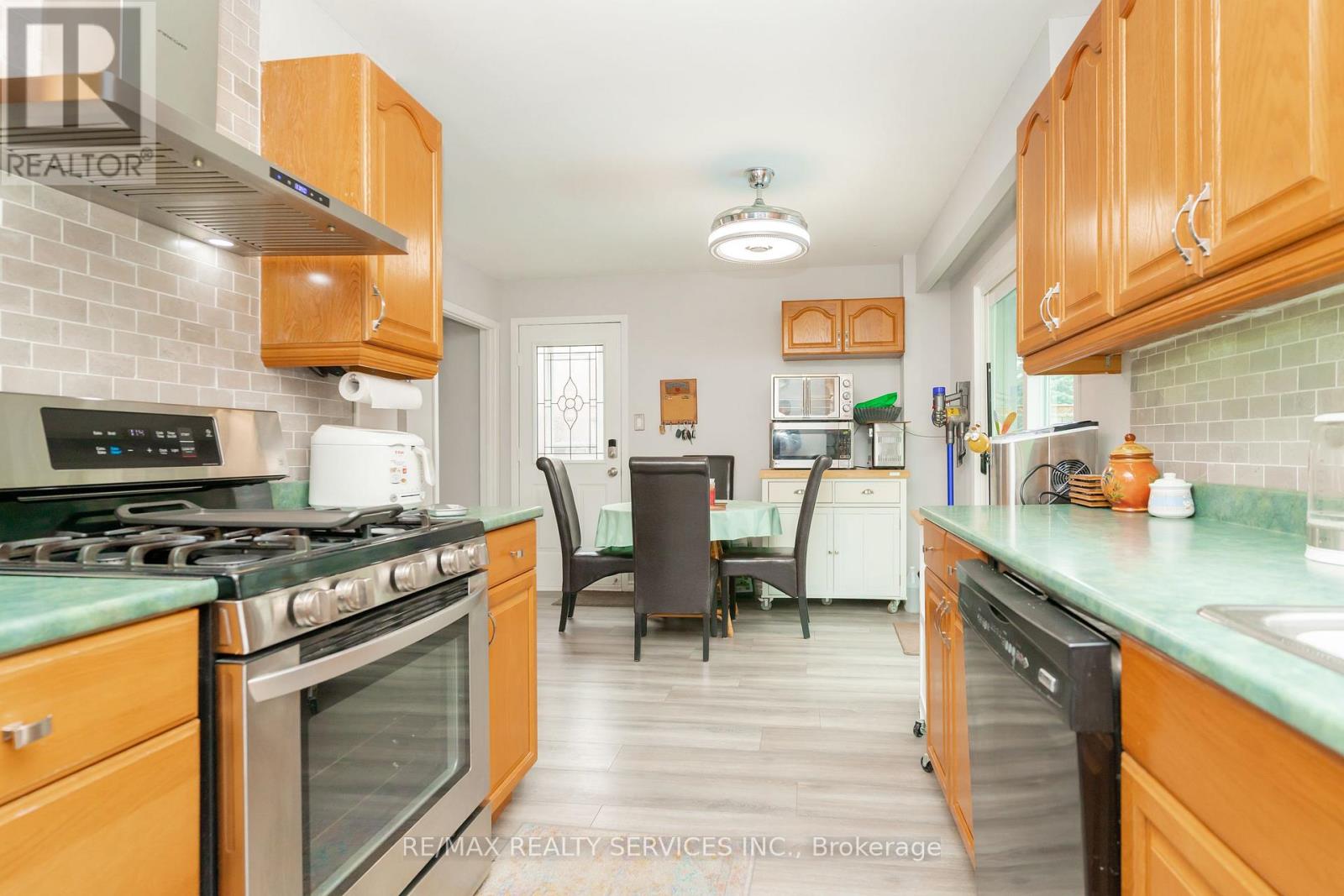 6 Lauderdale Road, Brampton, Ontario  L6V 2B7 - Photo 17 - W12332485