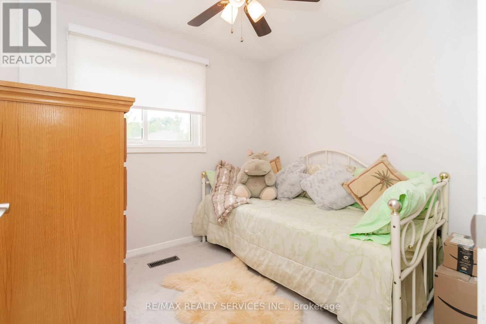 6 Lauderdale Road, Brampton, Ontario  L6V 2B7 - Photo 25 - W12332485