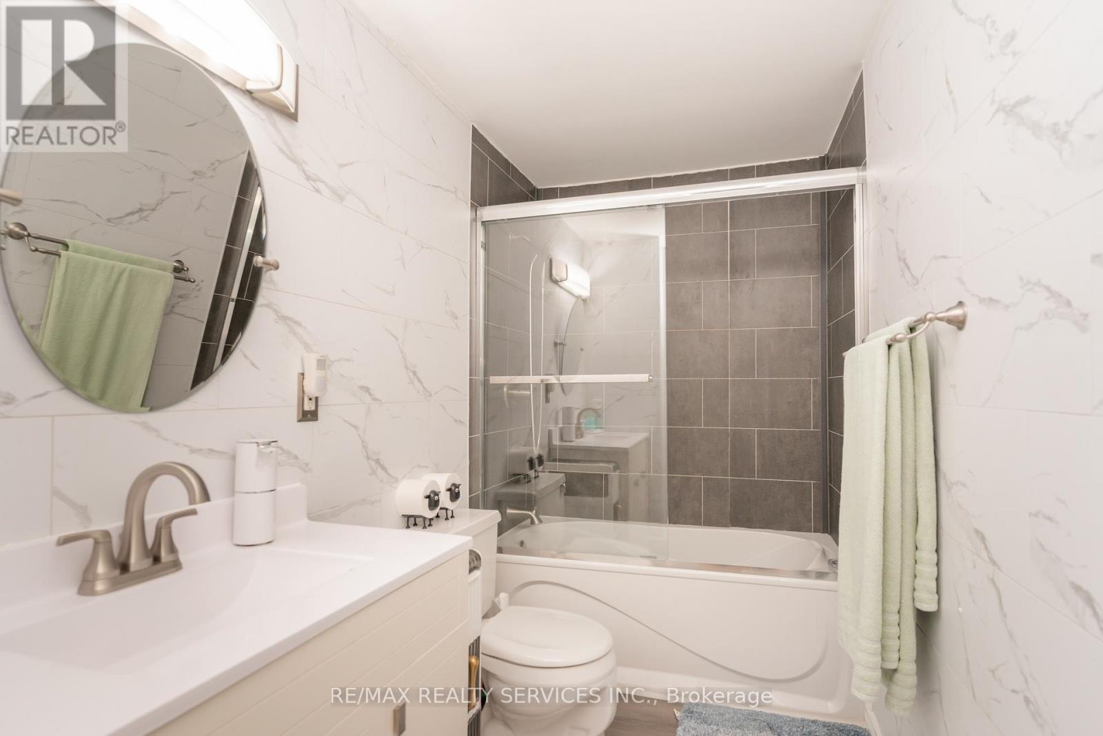 6 Lauderdale Road, Brampton, Ontario  L6V 2B7 - Photo 27 - W12332485