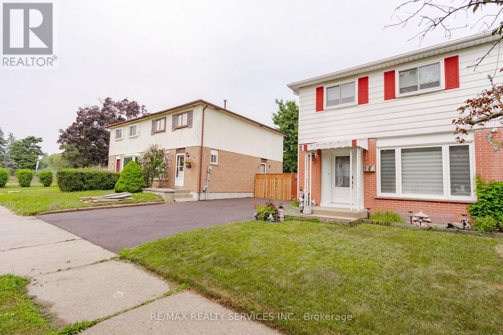 6 Lauderdale Road, Brampton, Ontario  L6V 2B7 - Photo 3 - W12332485