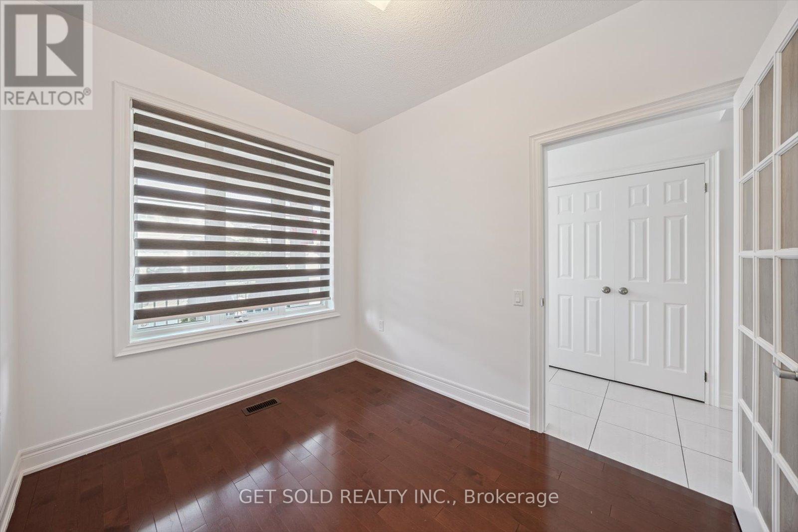 49 Blackberry Valley Crescent, Caledon, Ontario  L7C 2C7 - Photo 5 - W12321895