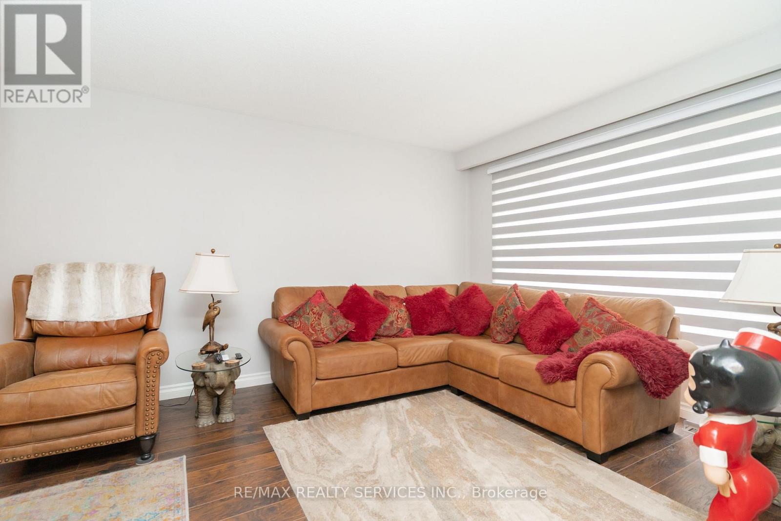 6 Lauderdale Road, Brampton, Ontario  L6V 2B7 - Photo 6 - W12332485