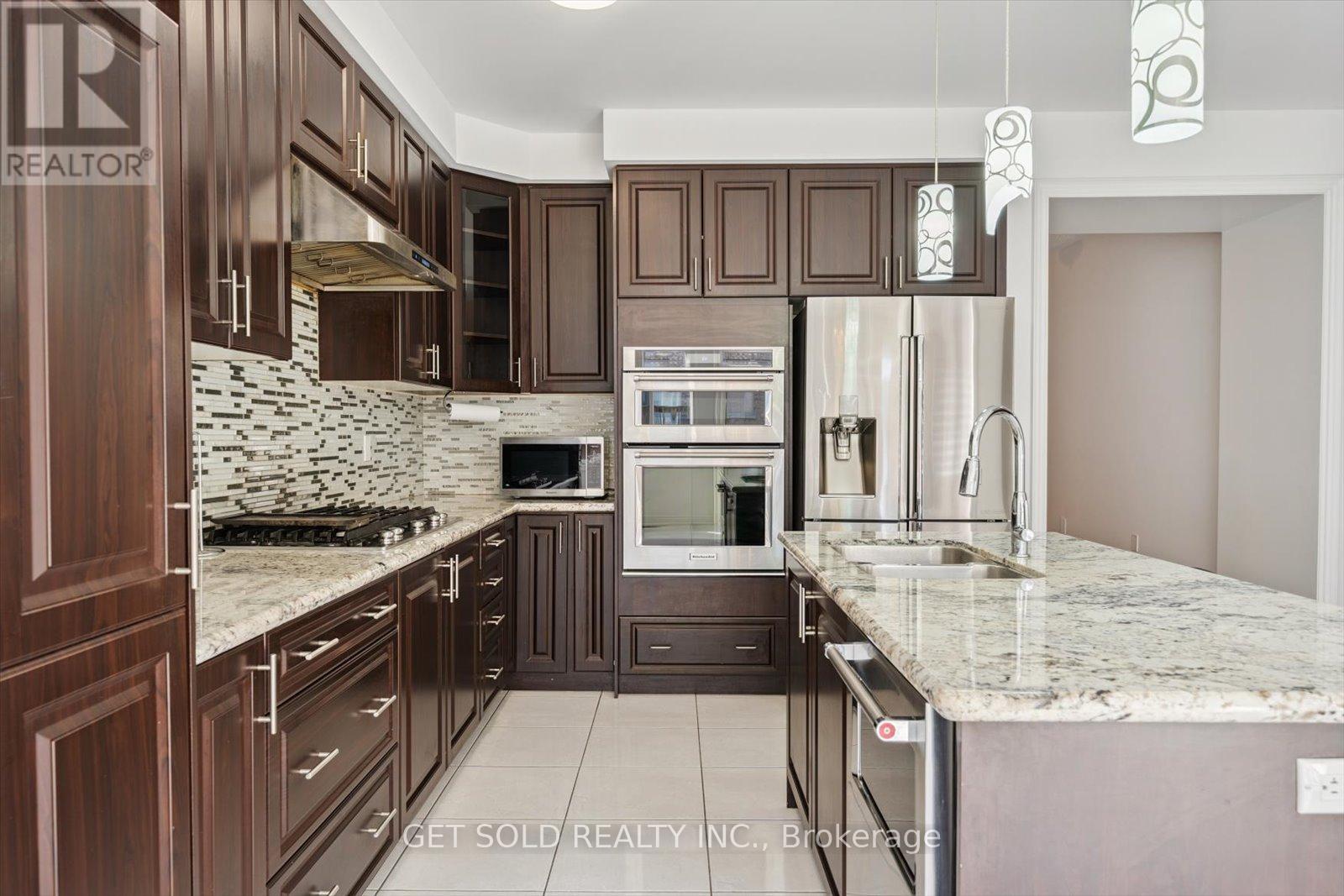 49 Blackberry Valley Crescent, Caledon, Ontario  L7C 2C7 - Photo 9 - W12321895