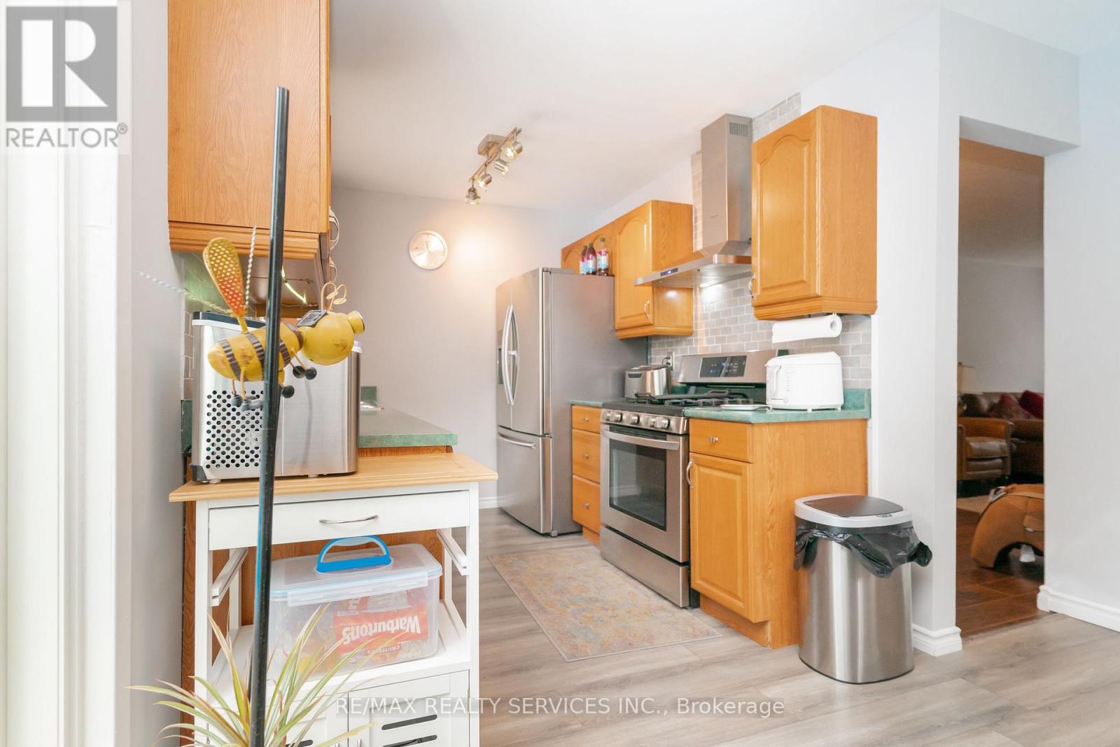 6 Lauderdale Road, Brampton, Ontario  L6V 2B7 - Photo 14 - W12332485