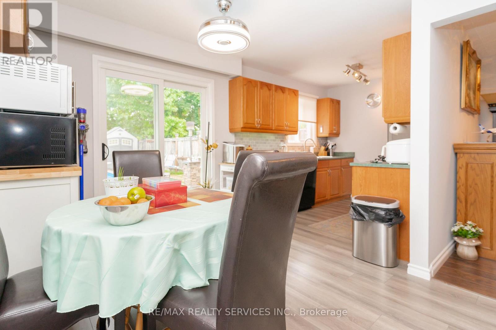 6 Lauderdale Road, Brampton, Ontario  L6V 2B7 - Photo 12 - W12332485