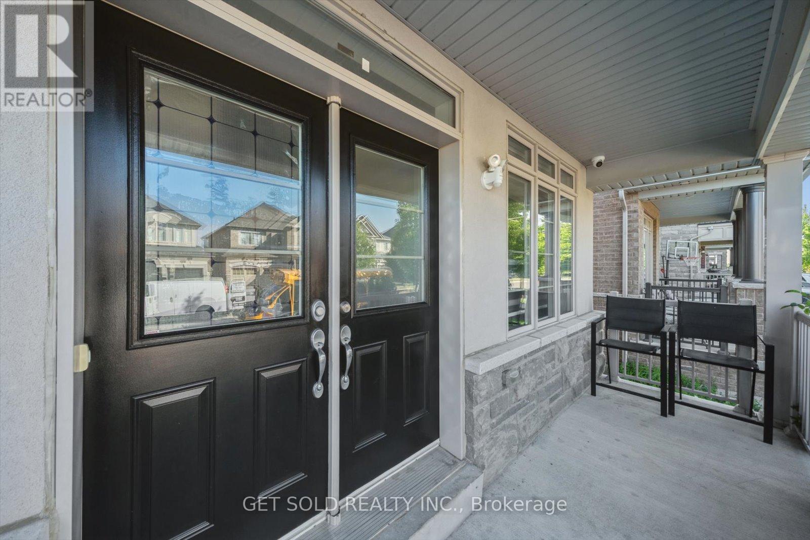 49 Blackberry Valley Crescent, Caledon, Ontario  L7C 2C7 - Photo 3 - W12321895