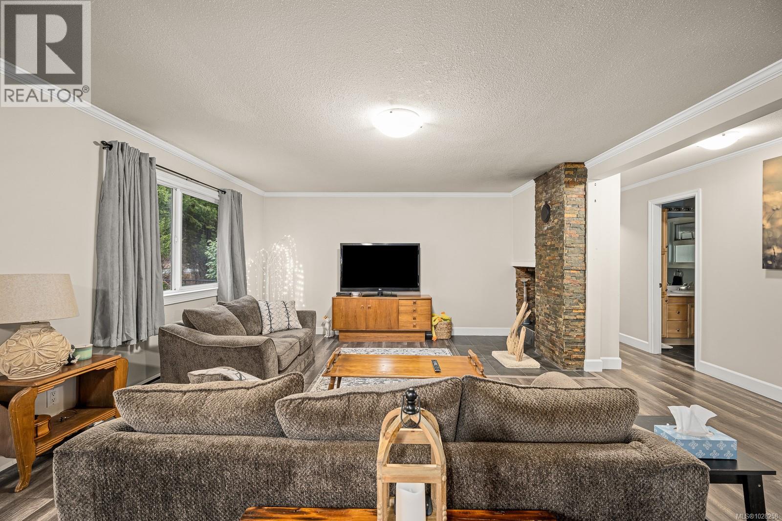 5733 Island Hwy N, Courtenay, British Columbia  V9J 1T3 - Photo 3 - 1028258