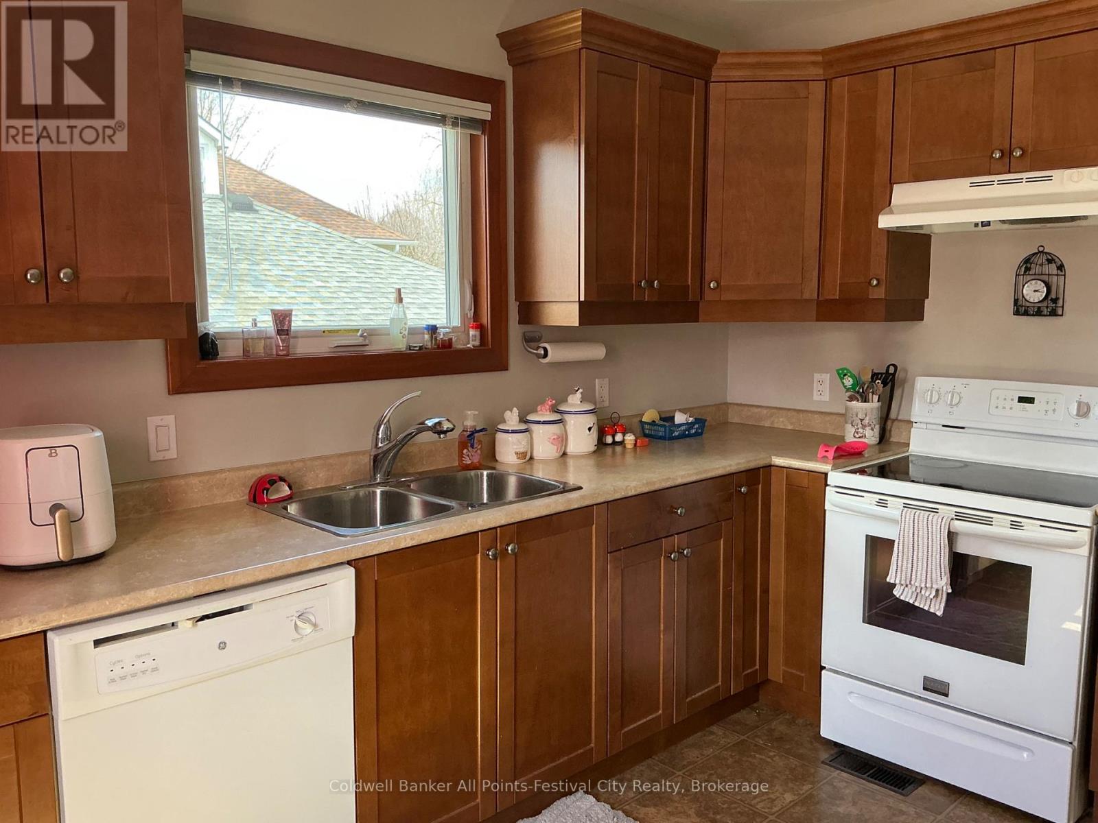 148 Wellington Street, West Perth, Ontario  N0K 1N0 - Photo 13 - X12967534