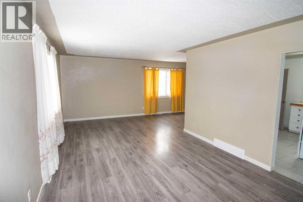 7012 Bowness Road NW, Calgary, Alberta  T3B 0G4 - Photo 9 - A2289591