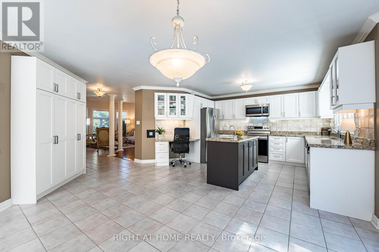 2204 Carpenters Circle, Oakville, Ontario  L6M 3C7 - Photo 16 - W12962270