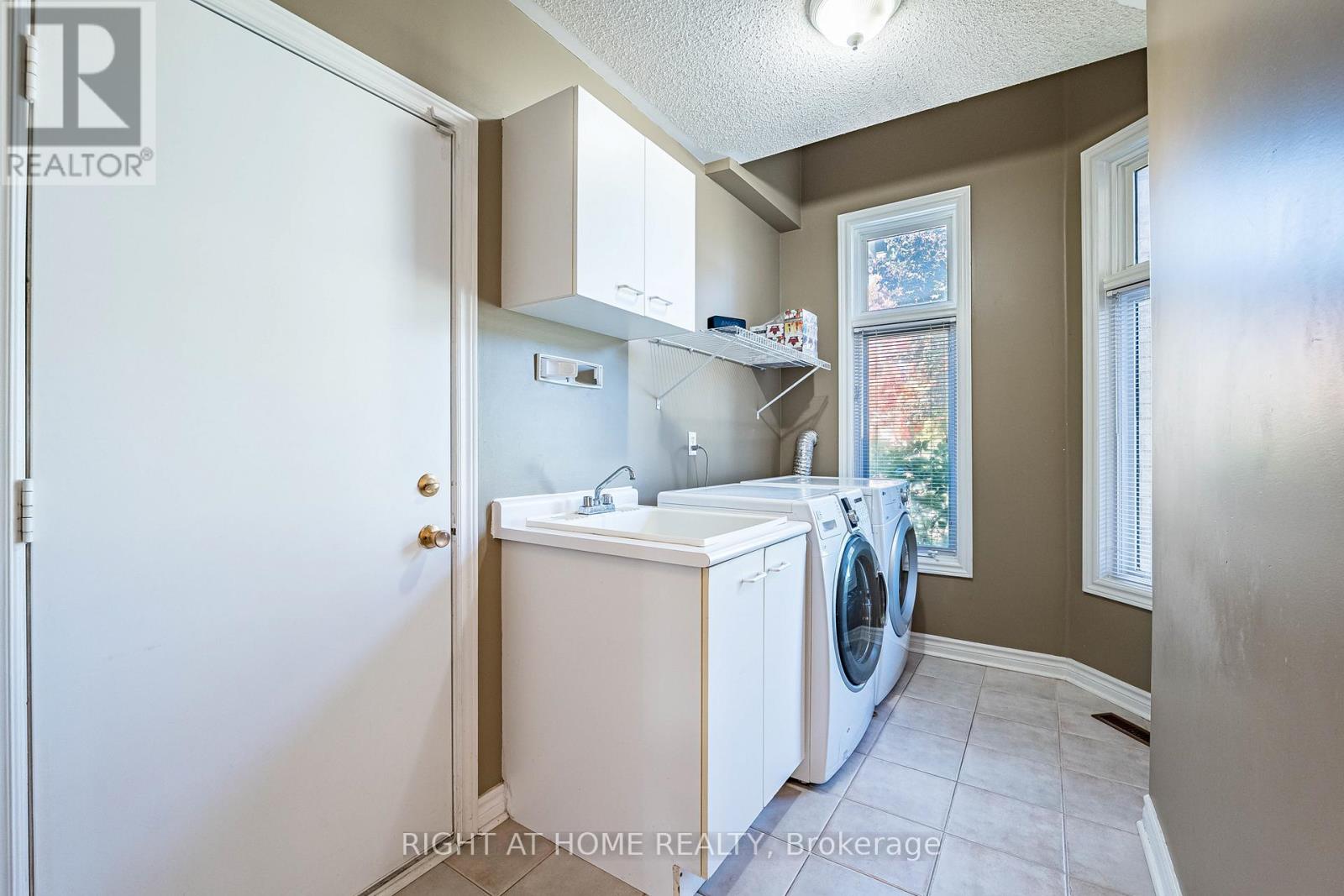 2204 Carpenters Circle, Oakville, Ontario  L6M 3C7 - Photo 18 - W12962270