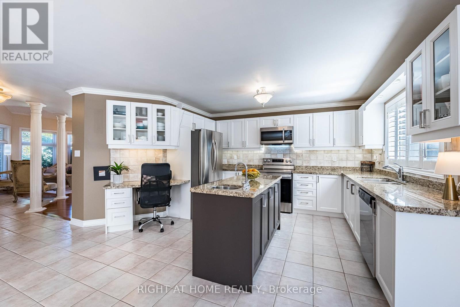 2204 Carpenters Circle, Oakville, Ontario  L6M 3C7 - Photo 11 - W12962270