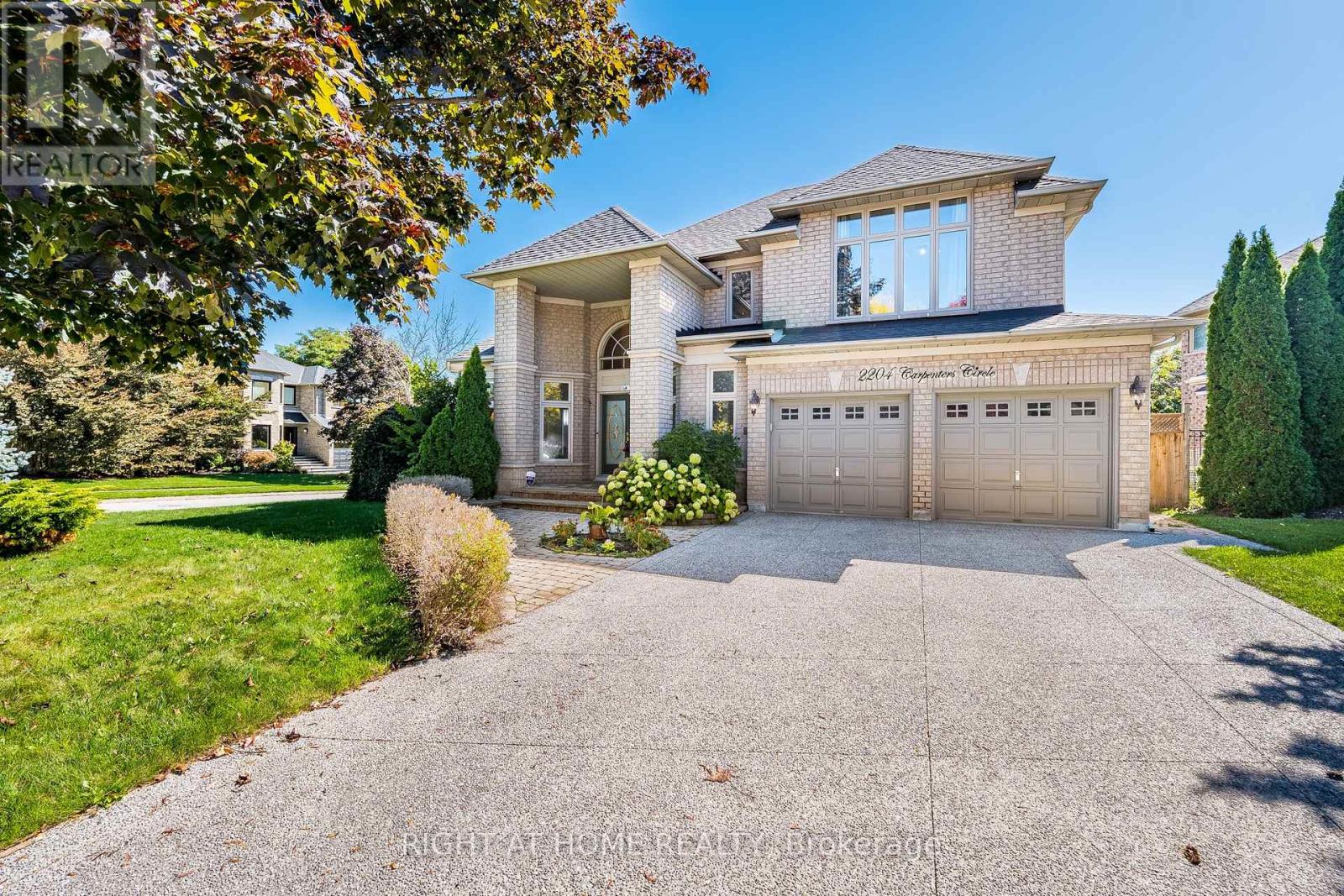 2204 CARPENTERS CIRCLE, Oakville, Ontario