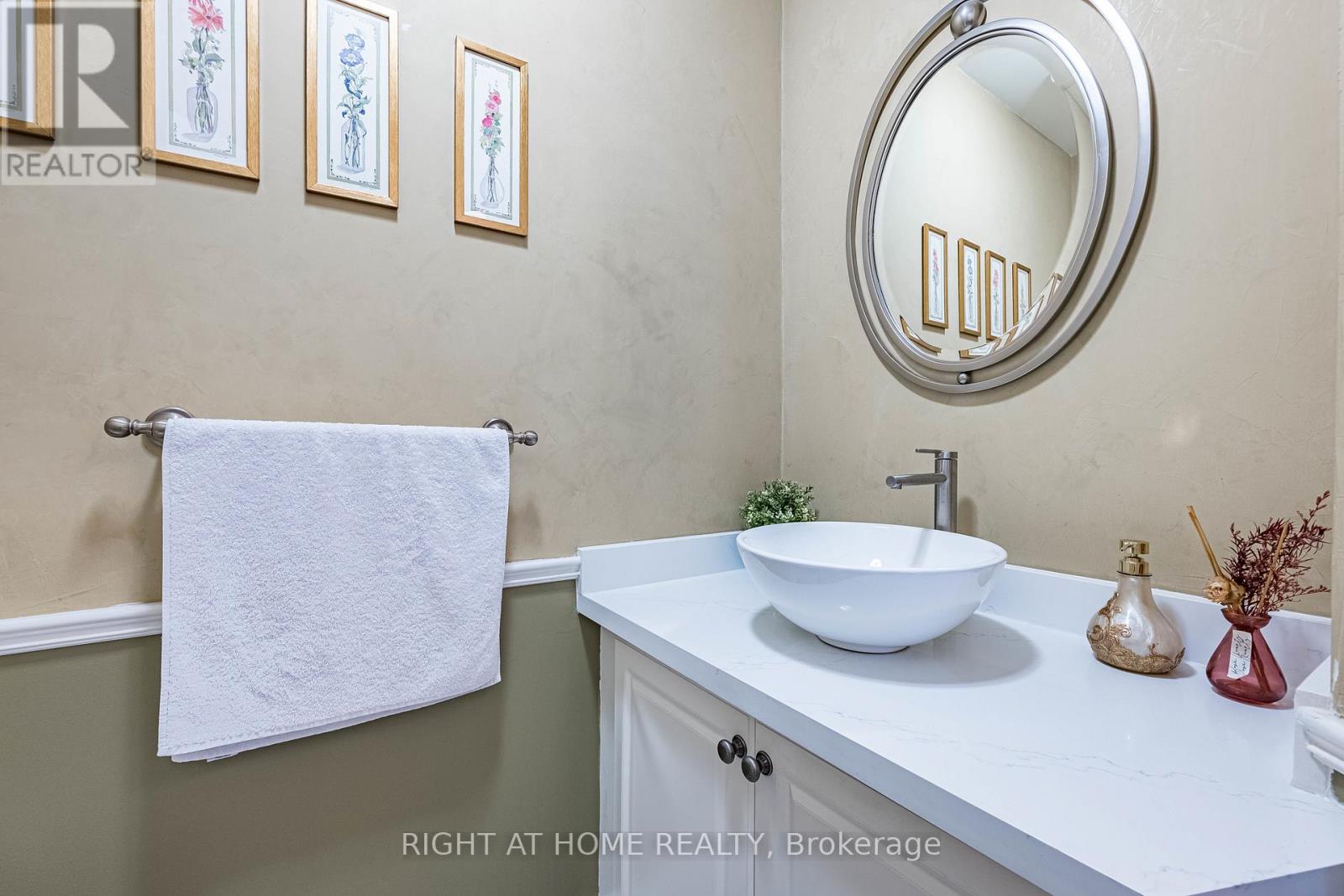 2204 Carpenters Circle, Oakville, Ontario  L6M 3C7 - Photo 17 - W12962270