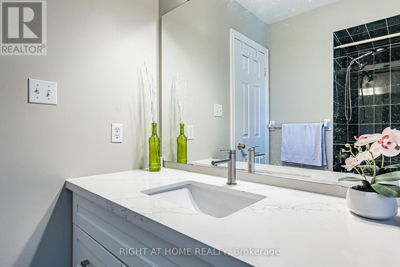 2204 Carpenters Circle, Oakville, Ontario  L6M 3C7 - Photo 30 - W12962270