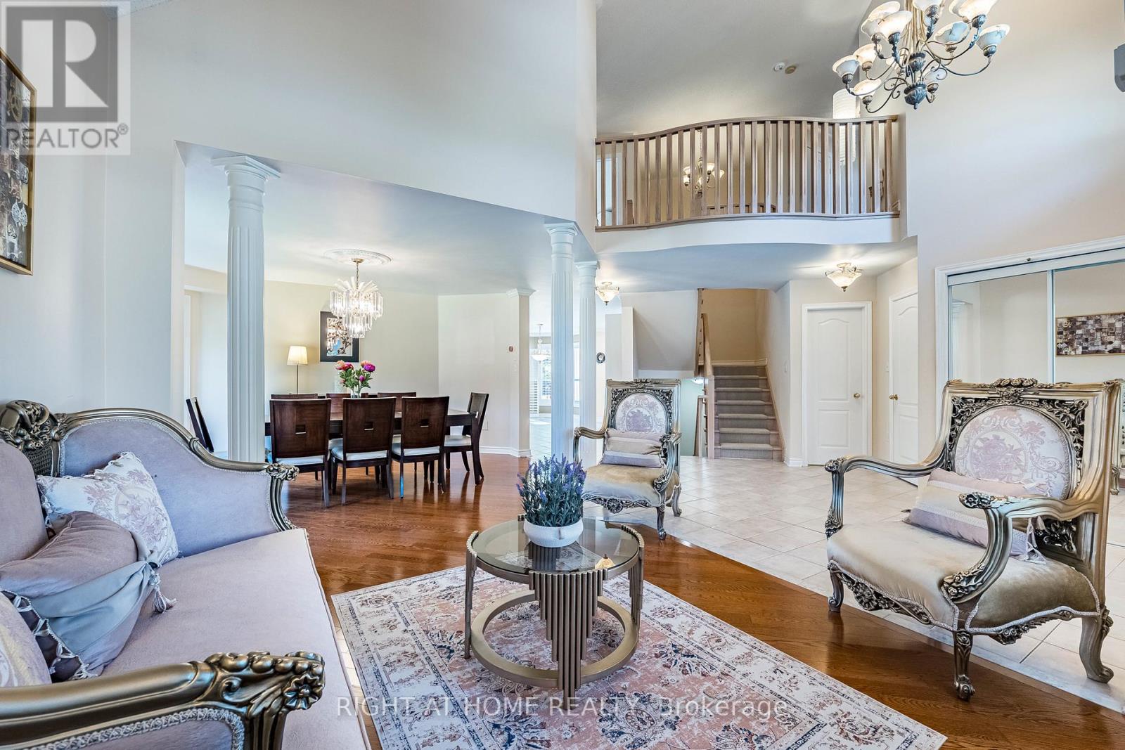 2204 Carpenters Circle, Oakville, Ontario  L6M 3C7 - Photo 5 - W12962270