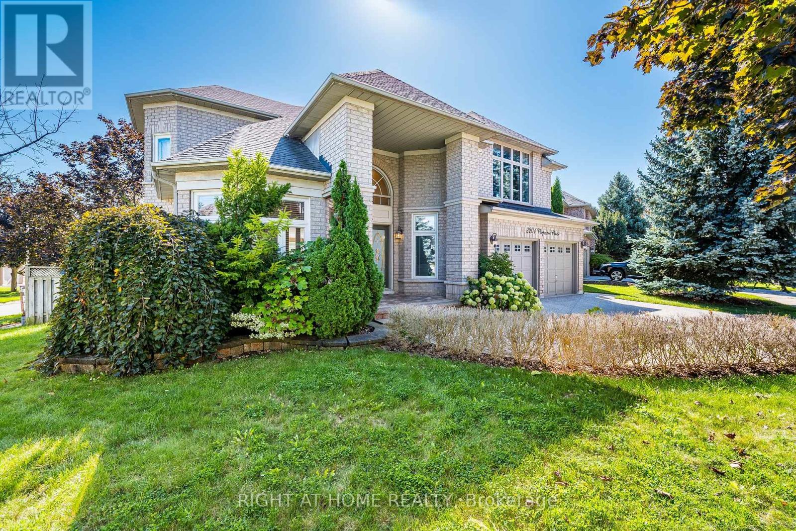 2204 Carpenters Circle, Oakville, Ontario  L6M 3C7 - Photo 2 - W12962270