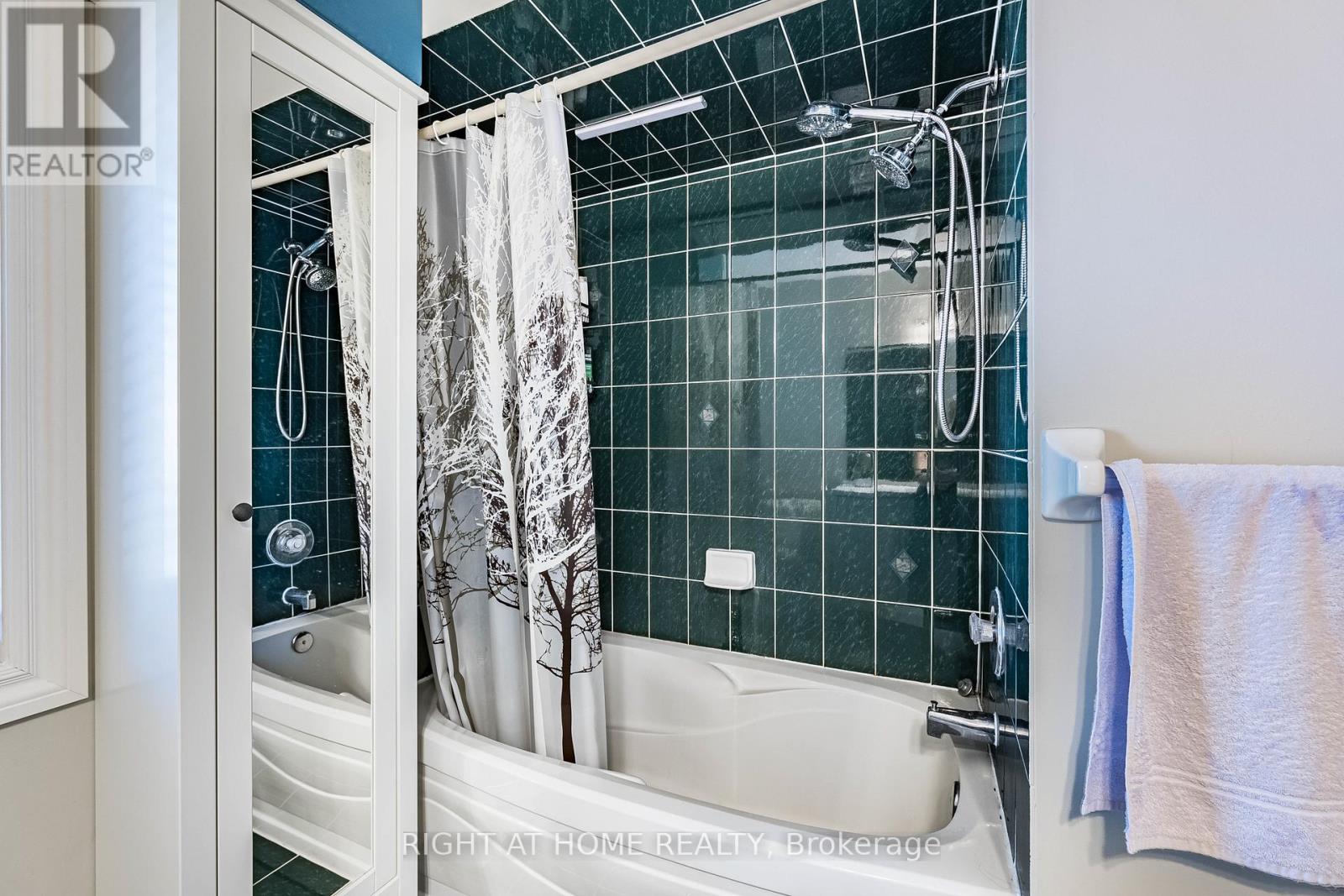 2204 Carpenters Circle, Oakville, Ontario  L6M 3C7 - Photo 32 - W12962270