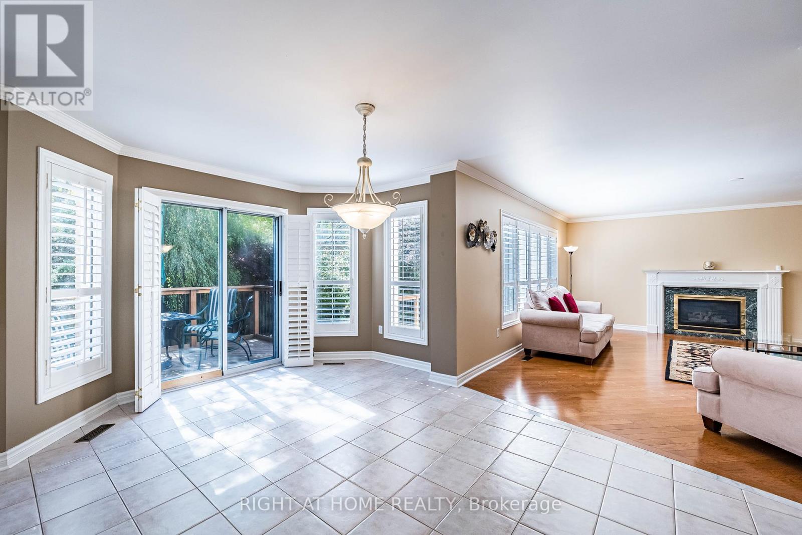 2204 Carpenters Circle, Oakville, Ontario  L6M 3C7 - Photo 7 - W12962270