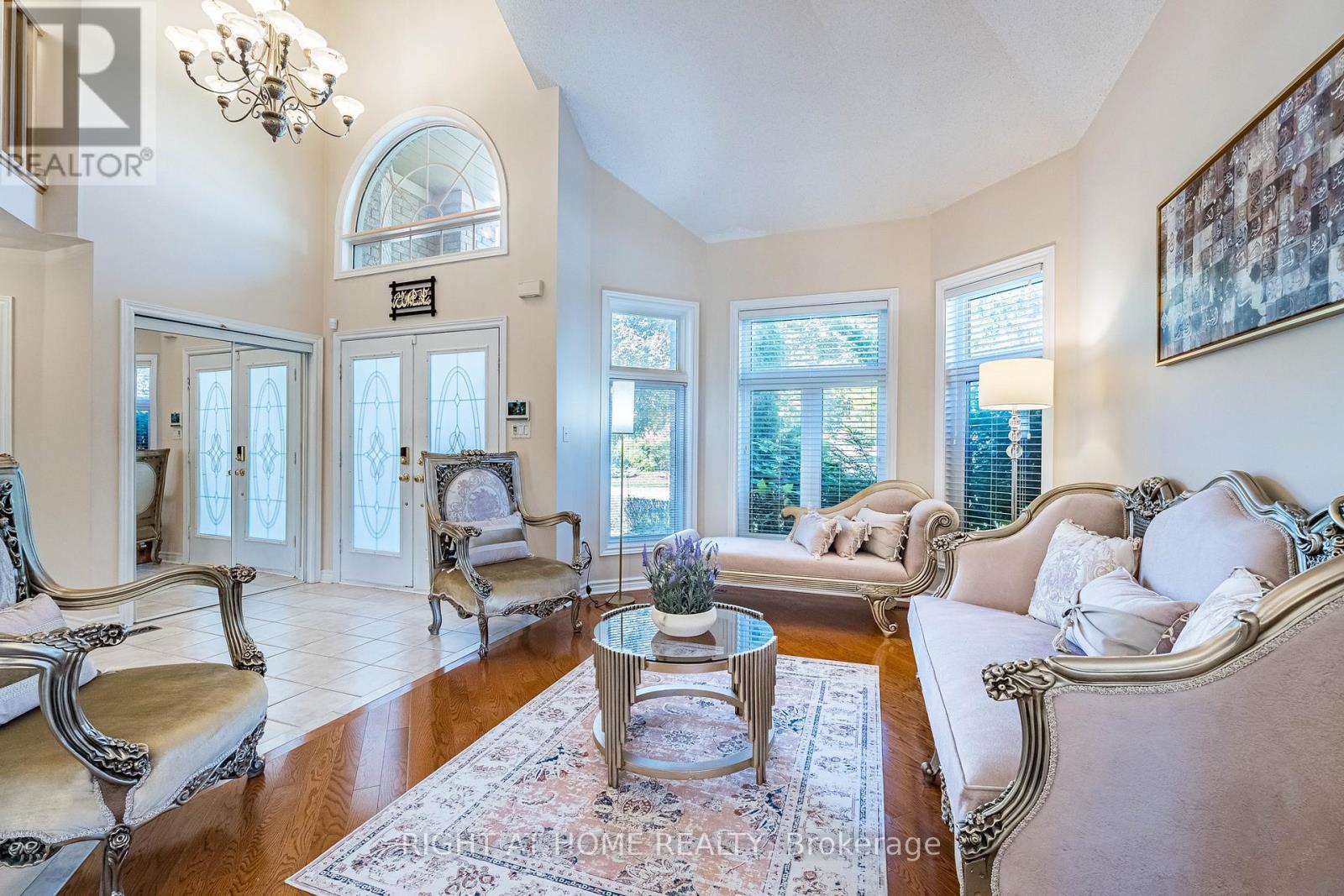 2204 Carpenters Circle, Oakville, Ontario  L6M 3C7 - Photo 4 - W12962270