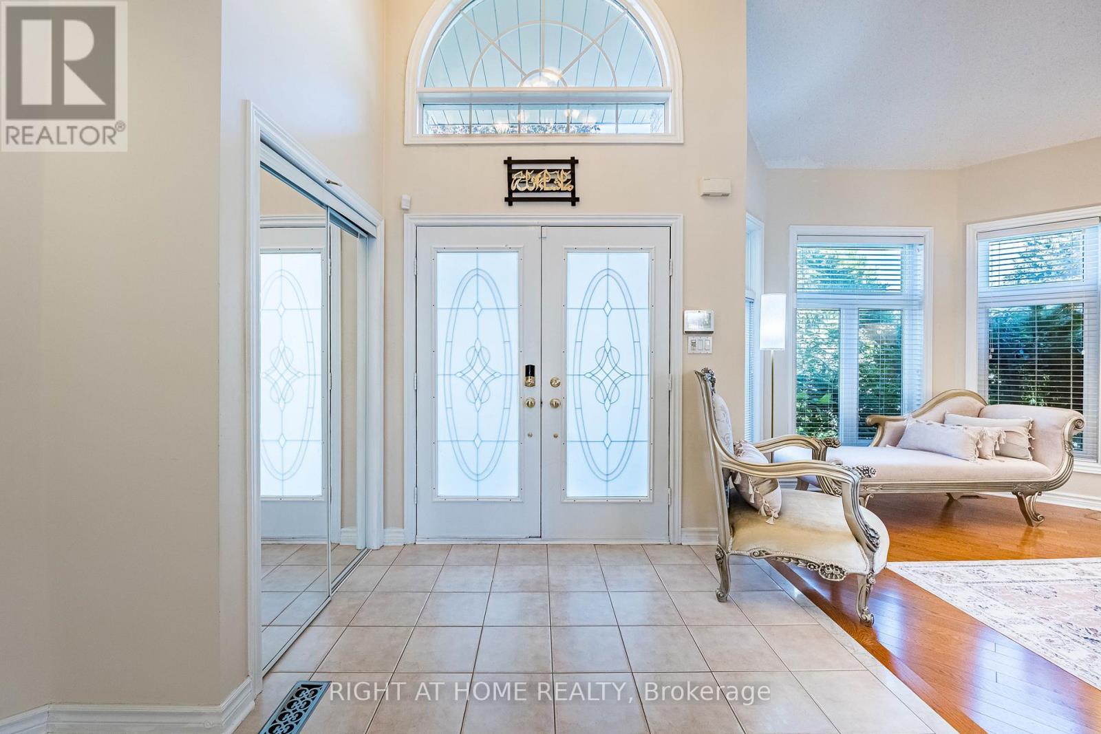 2204 Carpenters Circle, Oakville, Ontario  L6M 3C7 - Photo 3 - W12962270