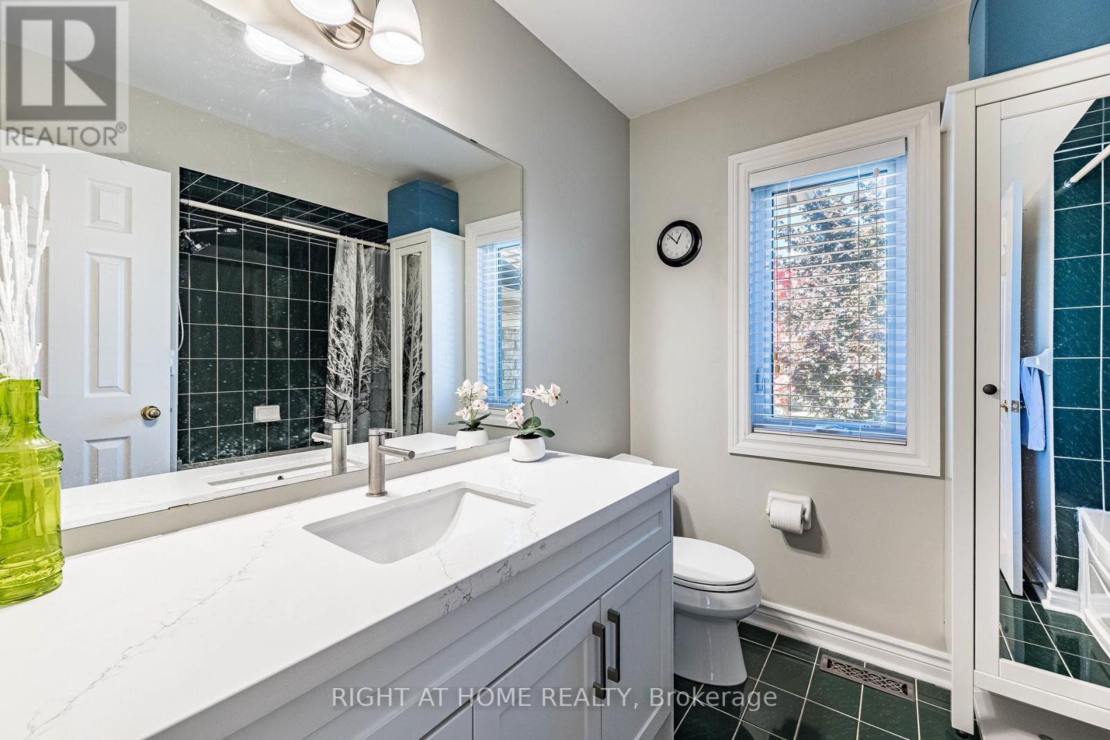 2204 Carpenters Circle, Oakville, Ontario  L6M 3C7 - Photo 33 - W12962270