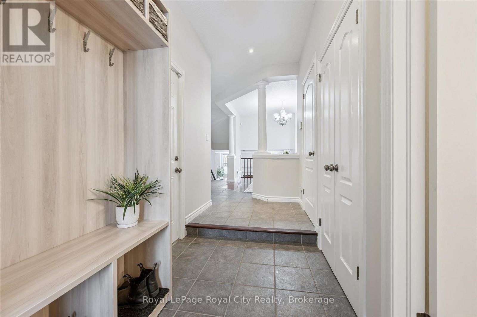 273 Carrington Drive, Guelph, Ontario  N1G 5H3 - Photo 4 - X12967770