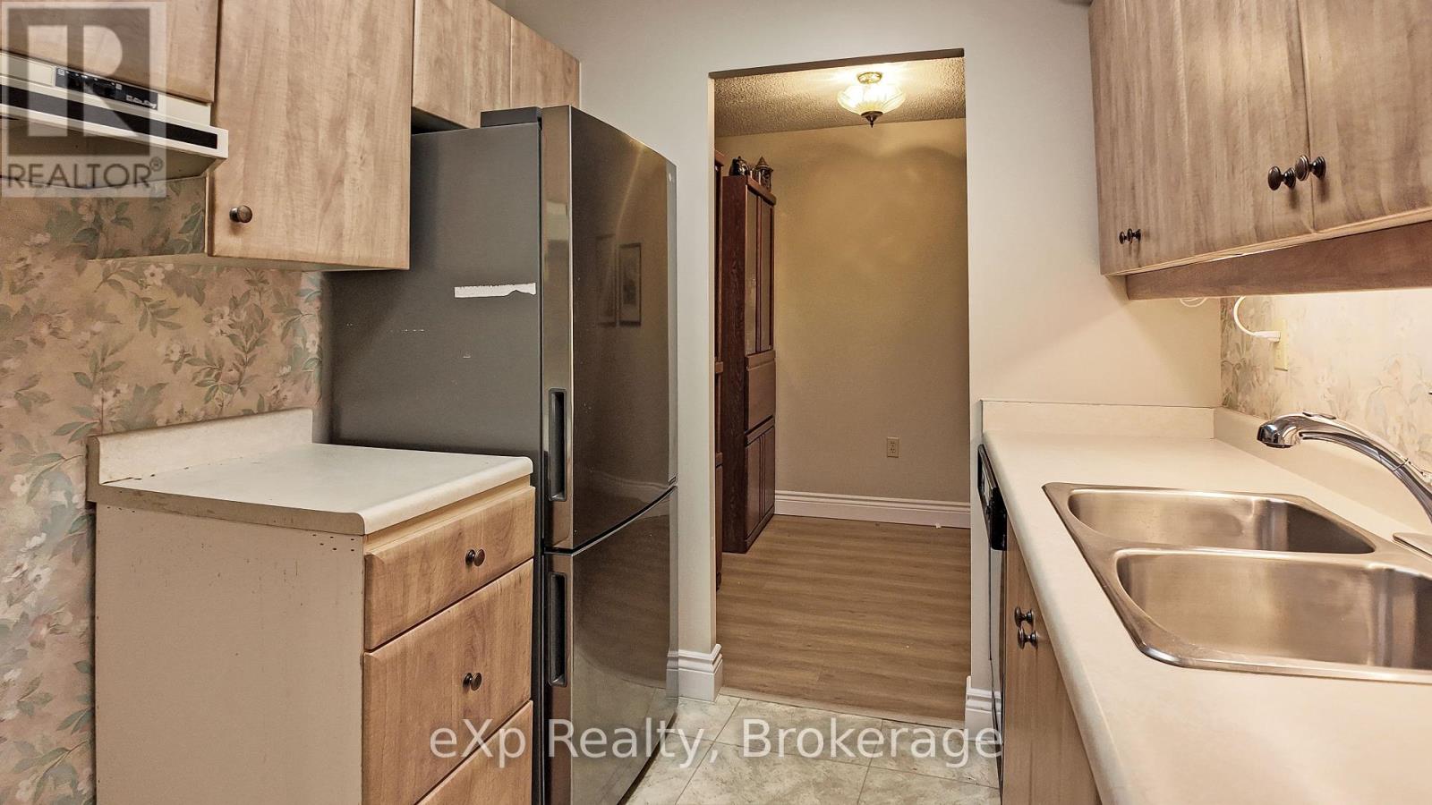 402 - 5 Valleyside Drive, Brockton, Ontario N0G 2V0 - Photo 3 - X12967772