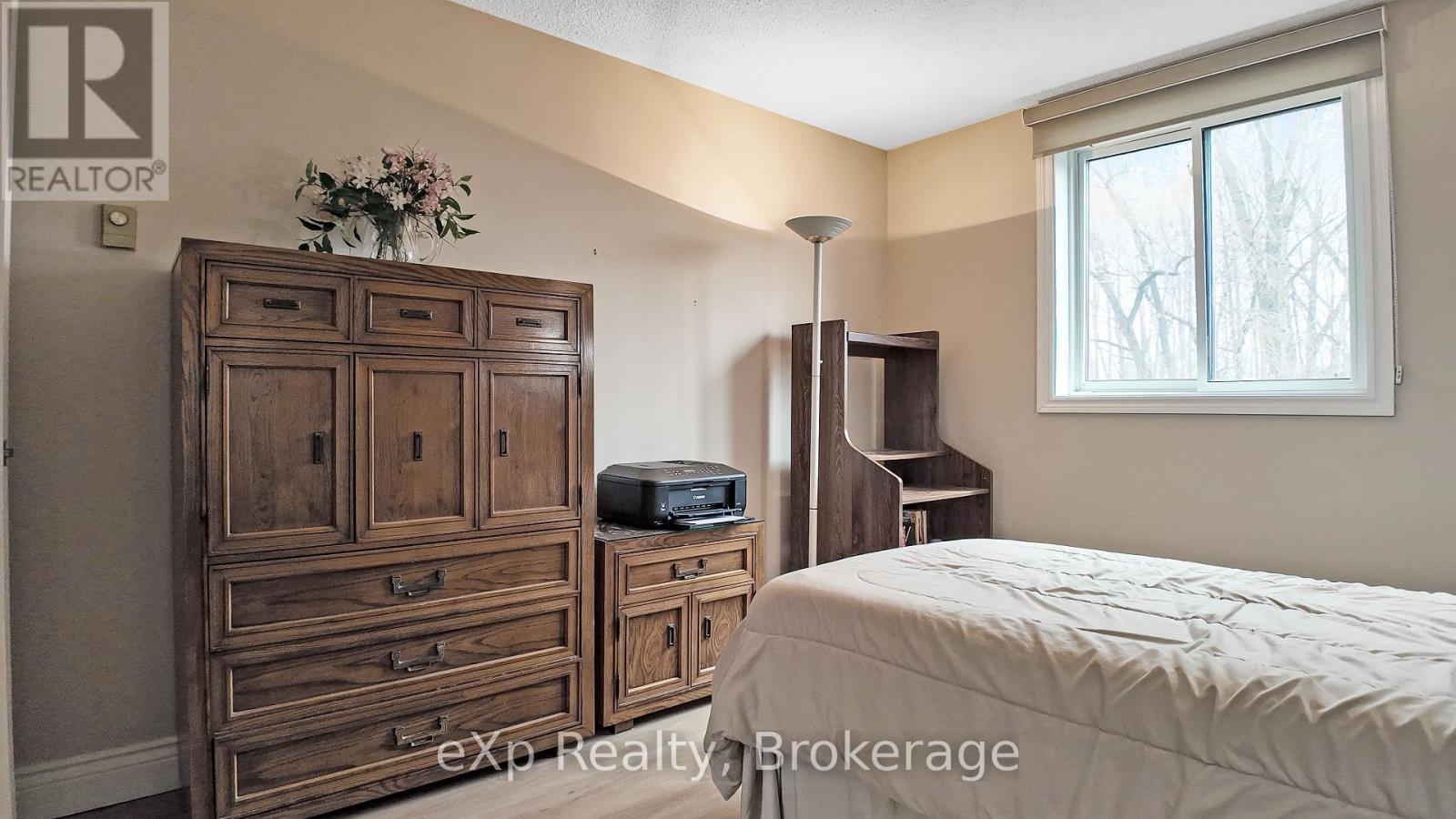 402 - 5 Valleyside Drive, Brockton, Ontario N0G 2V0 - Photo 8 - X12967772