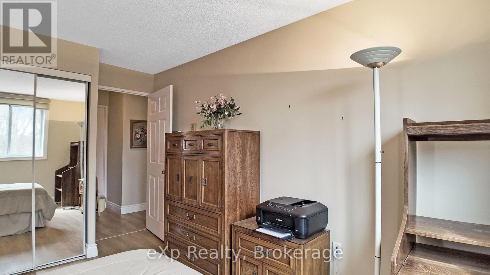 402 - 5 Valleyside Drive, Brockton, Ontario N0G 2V0 - Photo 9 - X12967772