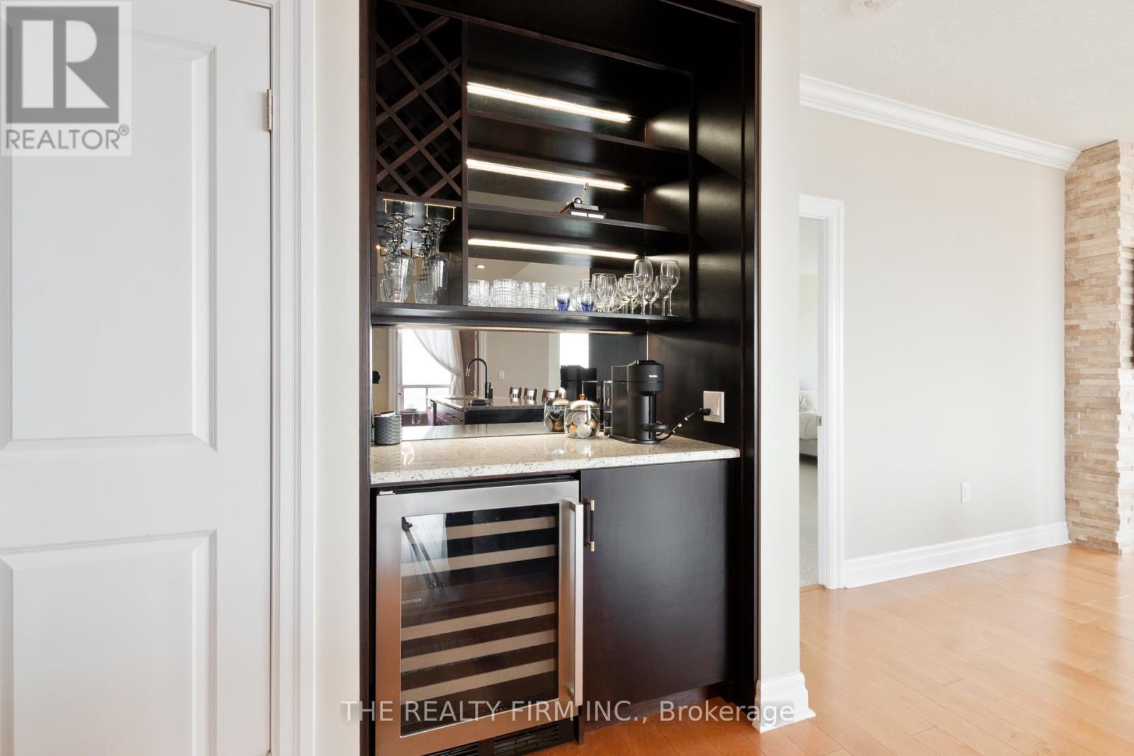 1011 - 240 Villagewalk Boulevard, London North, Ontario  N6G 0P6 - Photo 6 - X12967688