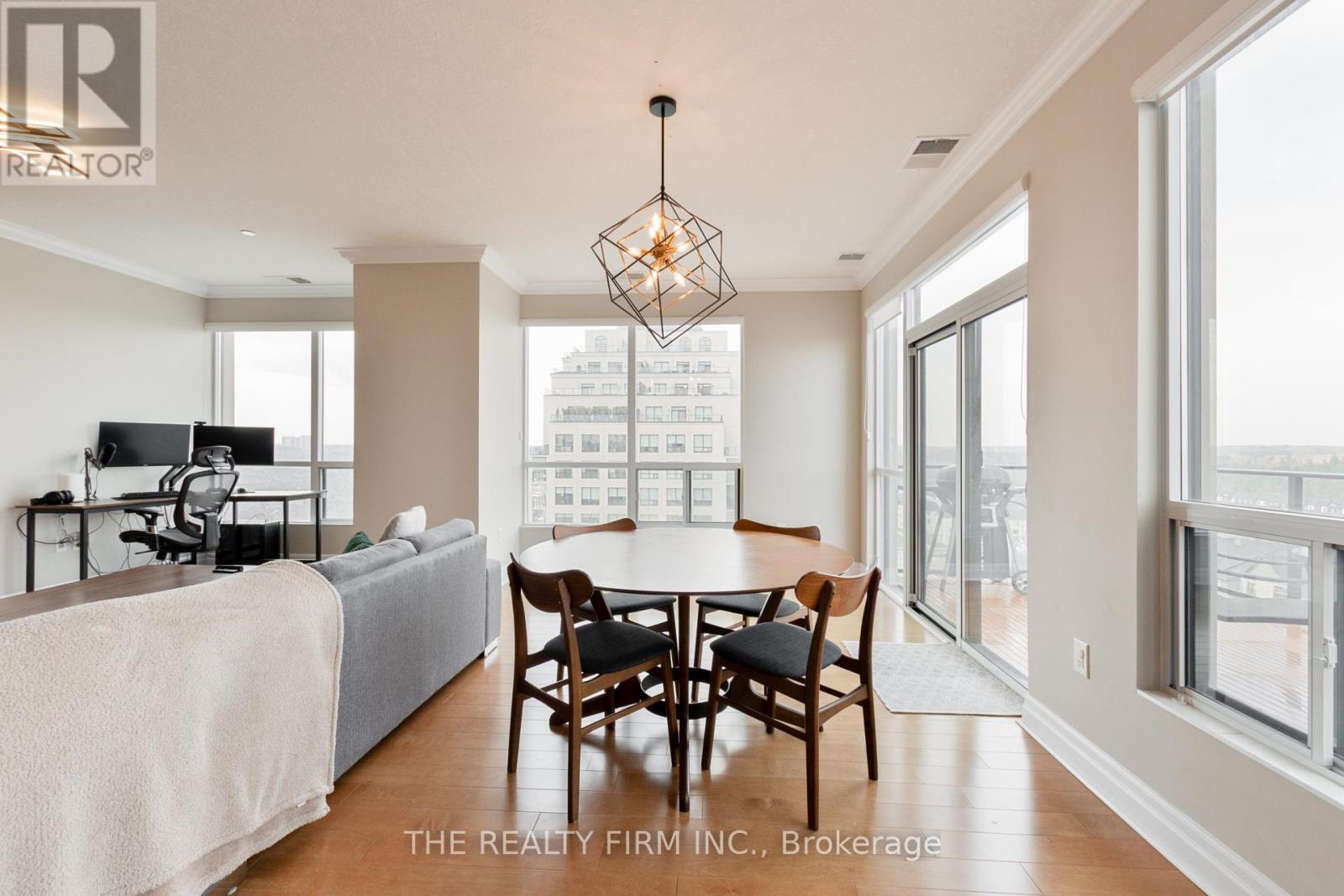 1011 - 240 Villagewalk Boulevard, London North, Ontario  N6G 0P6 - Photo 11 - X12967694