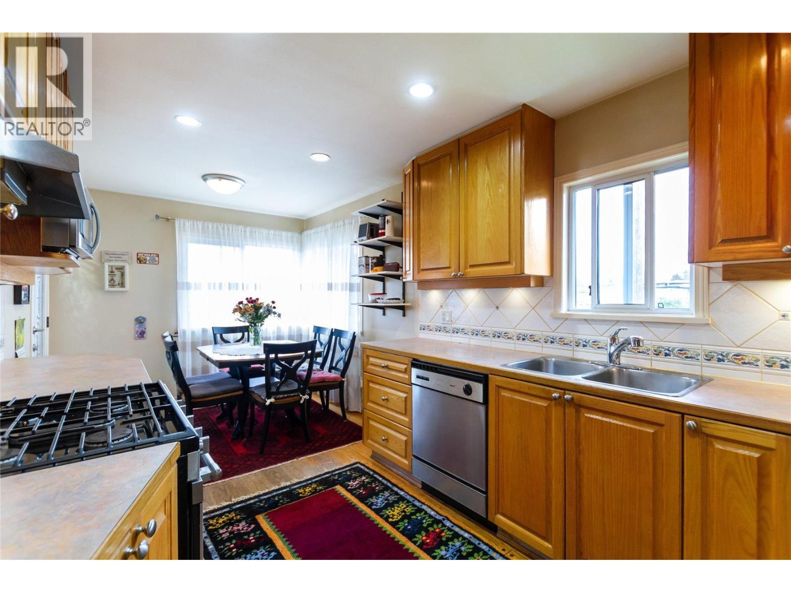 3713 Kincaid Street, Burnaby, British Columbia  V5G 1V4 - Photo 6 - R3107753