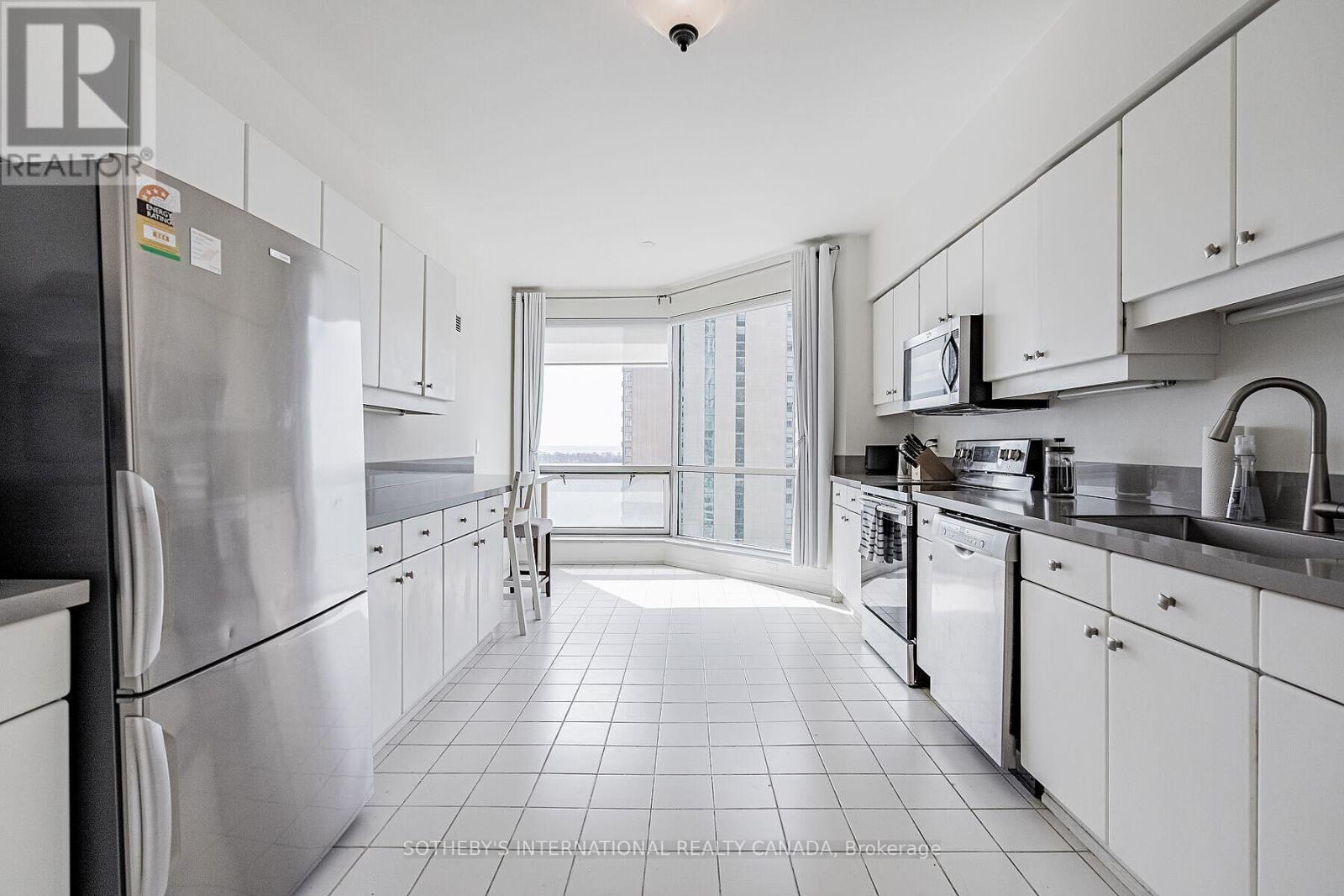 2305 - 10 Queens Quay W, Toronto, Ontario  M5J 2R9 - Photo 11 - C12967640