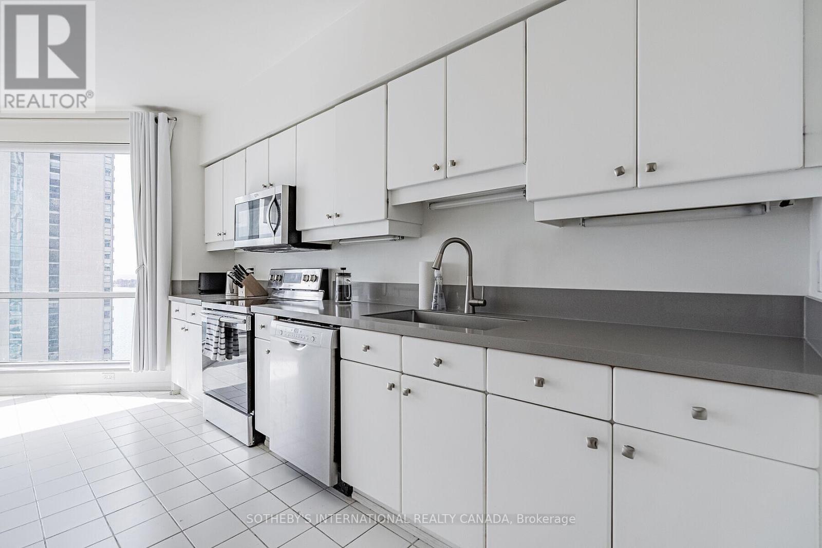 2305 - 10 Queens Quay W, Toronto, Ontario  M5J 2R9 - Photo 12 - C12967640