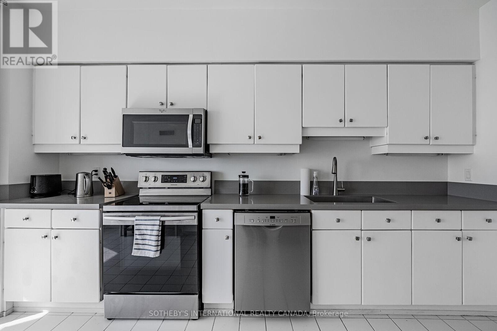 2305 - 10 Queens Quay W, Toronto, Ontario  M5J 2R9 - Photo 16 - C12967640