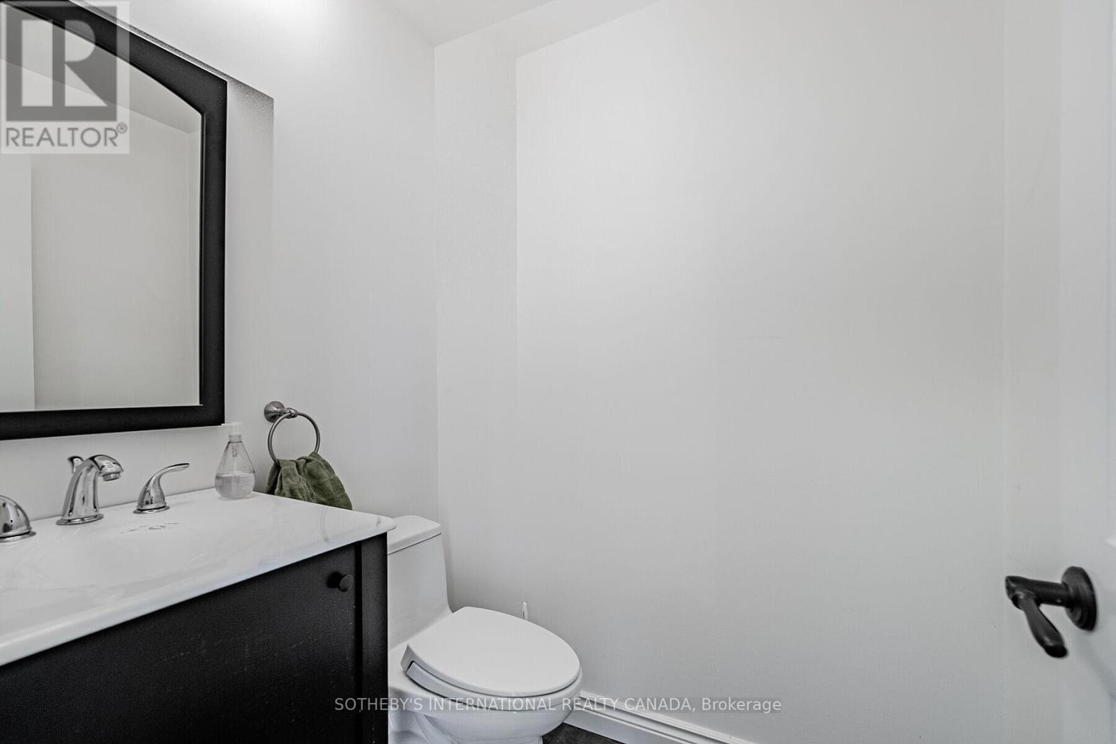 2305 - 10 Queens Quay W, Toronto, Ontario  M5J 2R9 - Photo 5 - C12967640