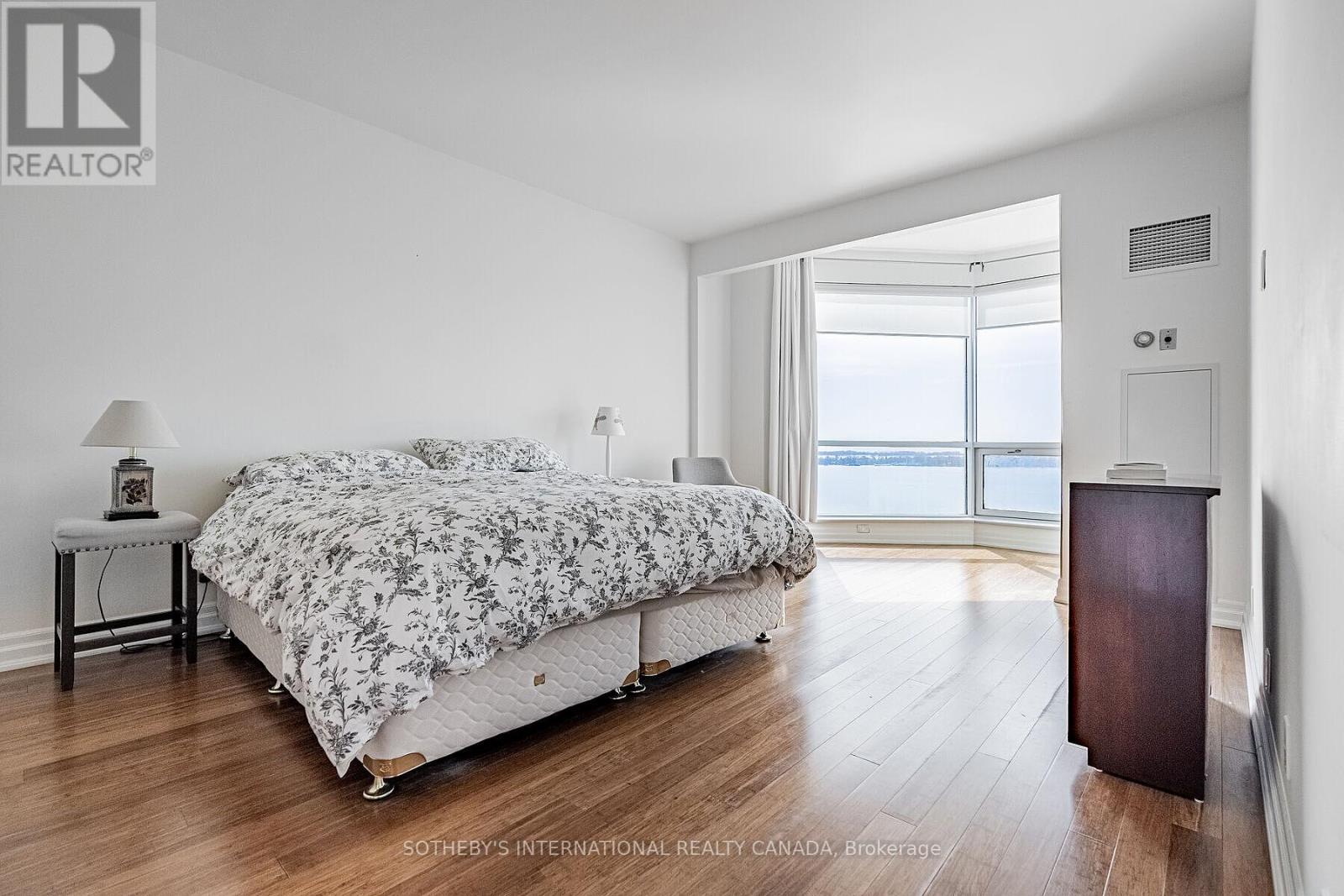 2305 - 10 Queens Quay W, Toronto, Ontario  M5J 2R9 - Photo 7 - C12967640