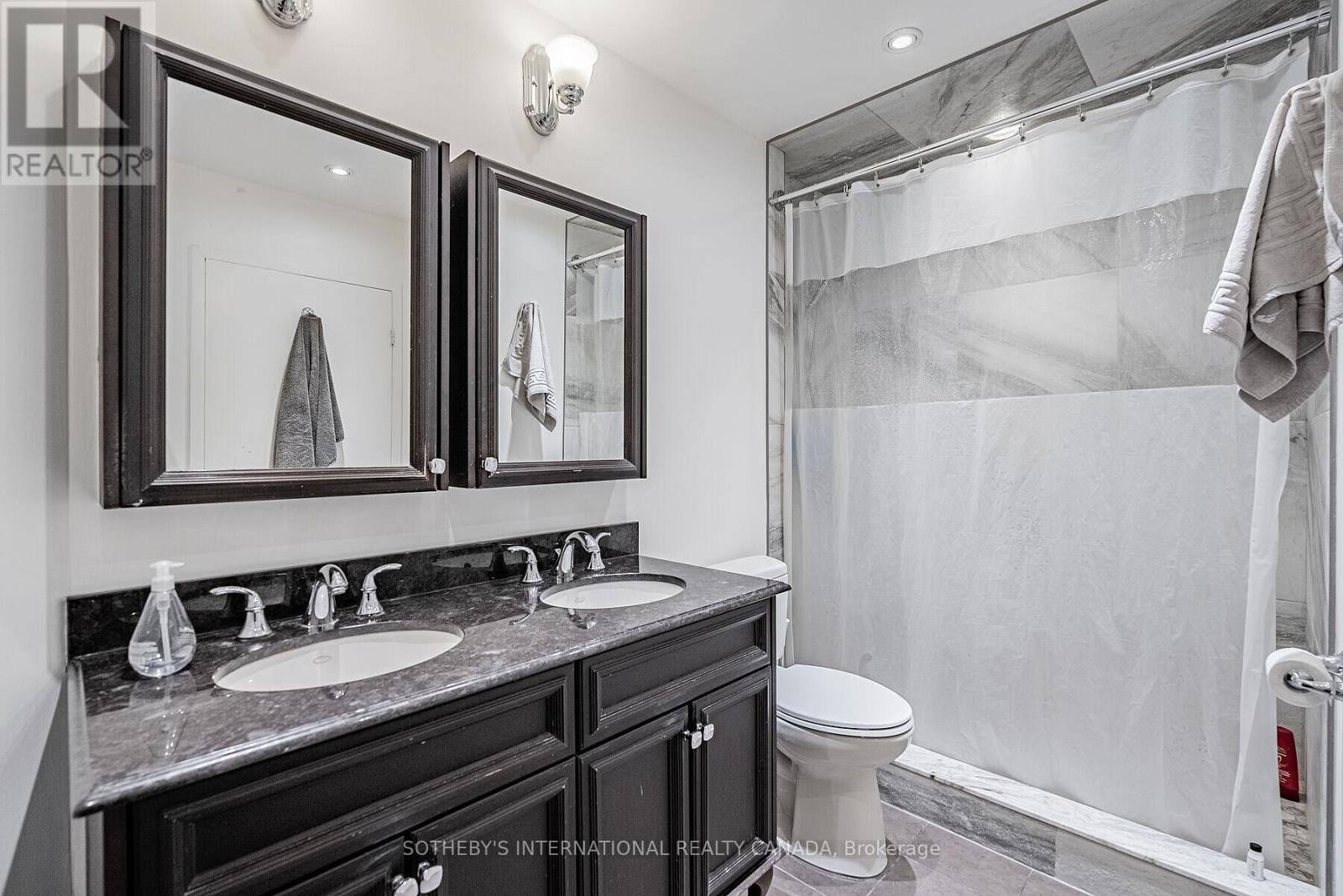 2305 - 10 Queens Quay W, Toronto, Ontario  M5J 2R9 - Photo 9 - C12967640