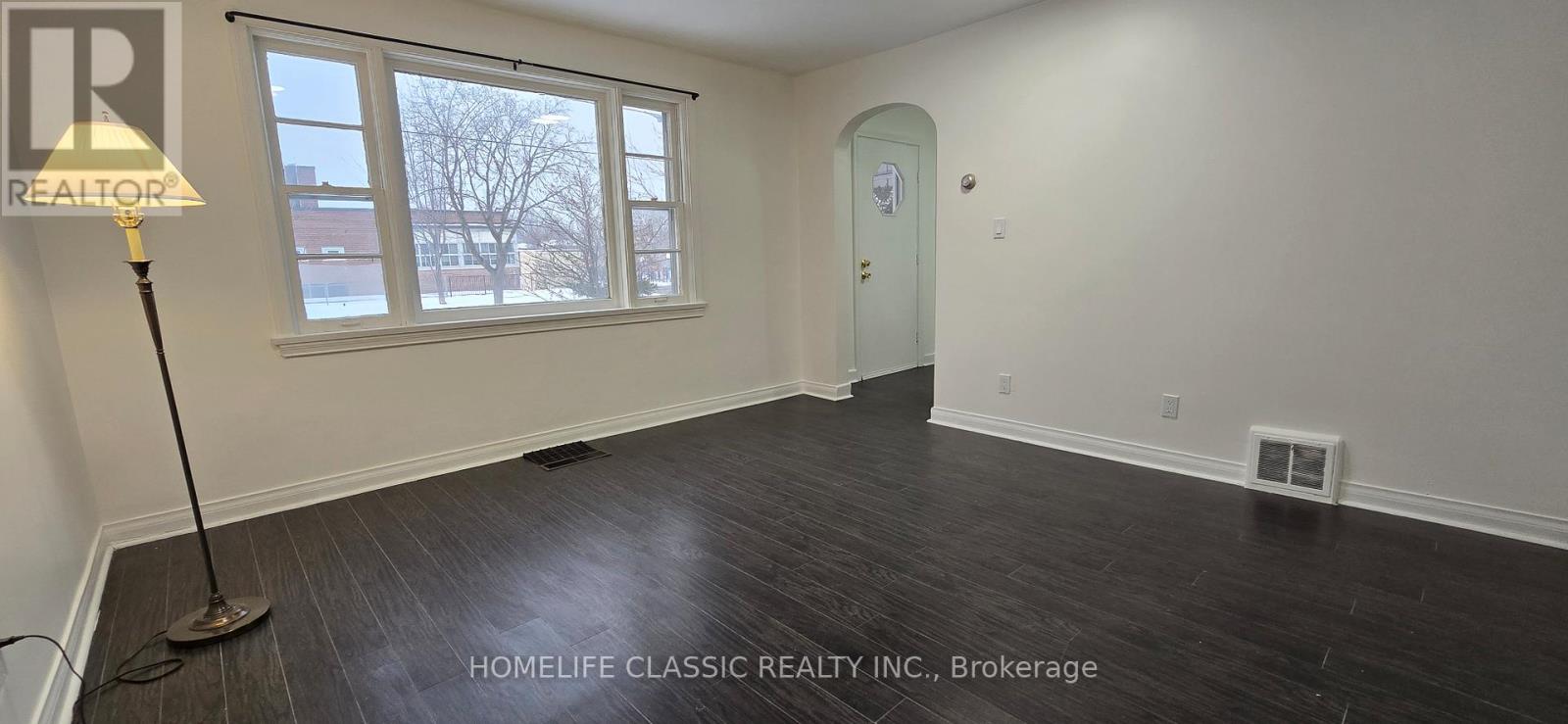 589 St Germain Avenue, Toronto, Ontario  M5M 1X4 - Photo 3 - C12967642