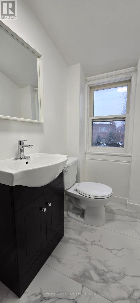 589 St Germain Avenue, Toronto, Ontario  M5M 1X4 - Photo 9 - C12967642