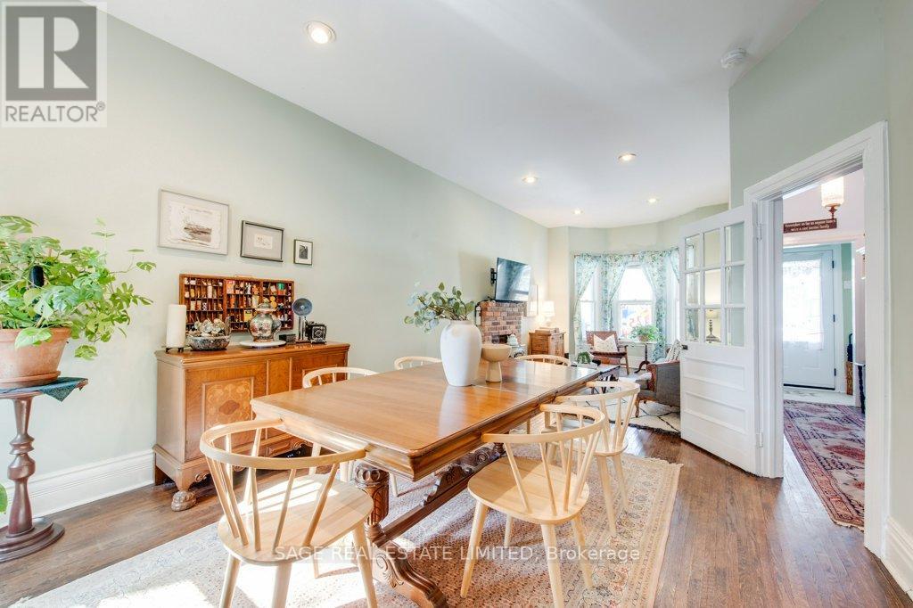 25 Helena Avenue, Toronto, Ontario  M6G 2H3 - Photo 10 - C12967672