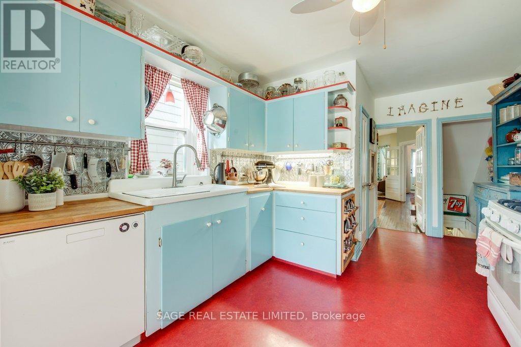 25 Helena Avenue, Toronto, Ontario  M6G 2H3 - Photo 13 - C12967672